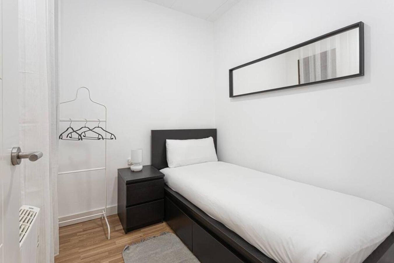 Apartamento Bright 3Bdr Near To The Metro L'Hospitalet de Llobregat Exterior foto