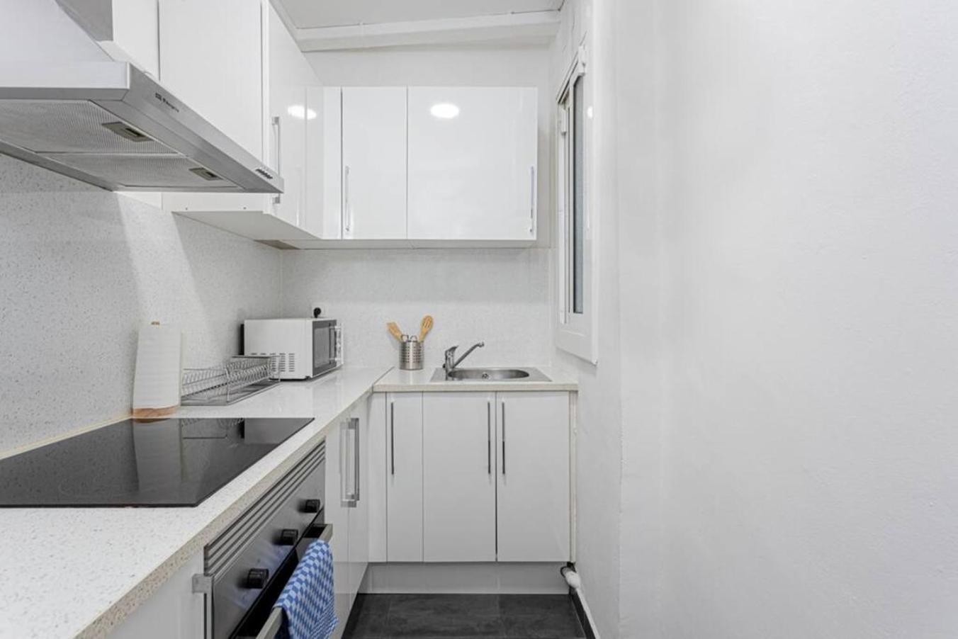 Apartamento Bright 3Bdr Near To The Metro L'Hospitalet de Llobregat Exterior foto