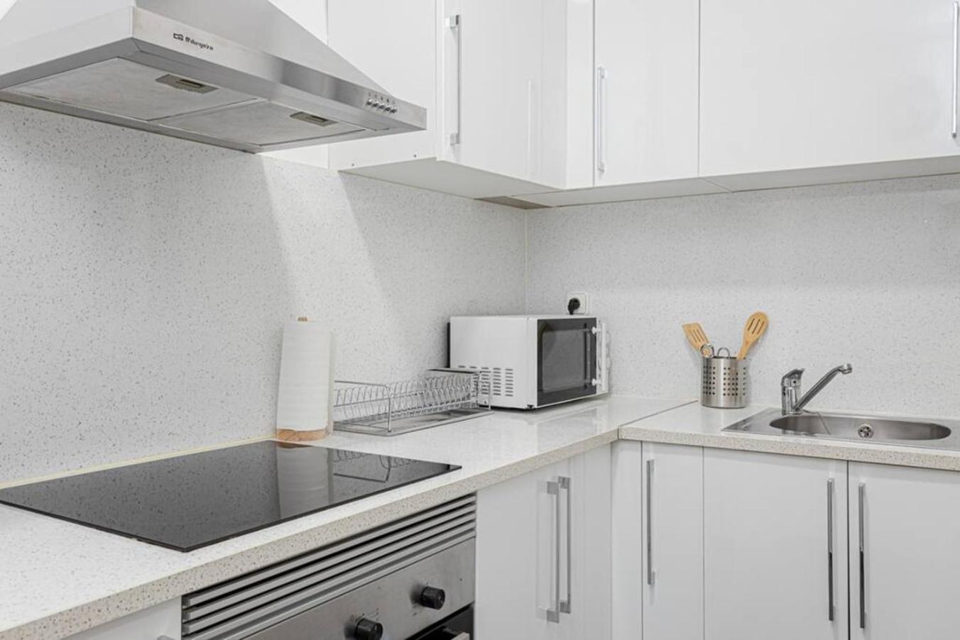 Apartamento Bright 3Bdr Near To The Metro L'Hospitalet de Llobregat Exterior foto